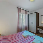 Apartamento 5 Bedroom Beautiful In Pula