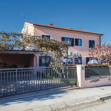 Apartamento 5 Bedroom Beautiful In
