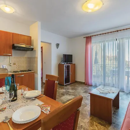 5 Bedroom Beautiful In Apartment