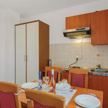 5 Bedroom Beautiful In *