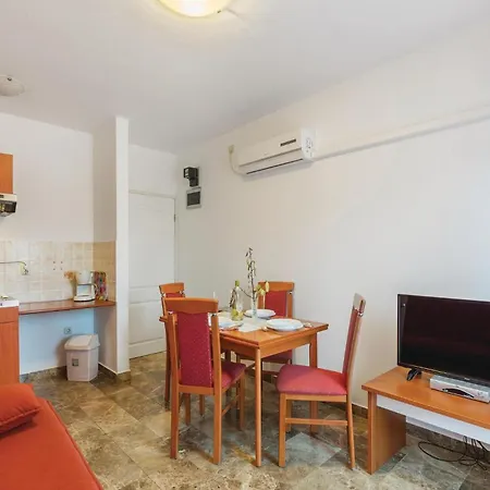 Apartment 5 Bedroom Beautiful In