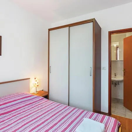 5 Bedroom Beautiful In Apartment