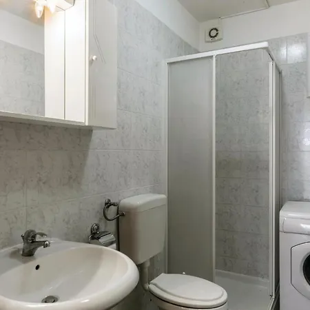 5 Bedroom Beautiful In Apartment