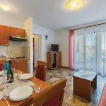 5 Bedroom Beautiful In شقة