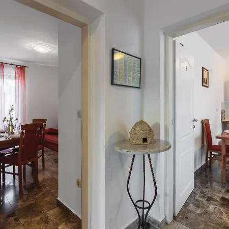 5 Bedroom Beautiful In *