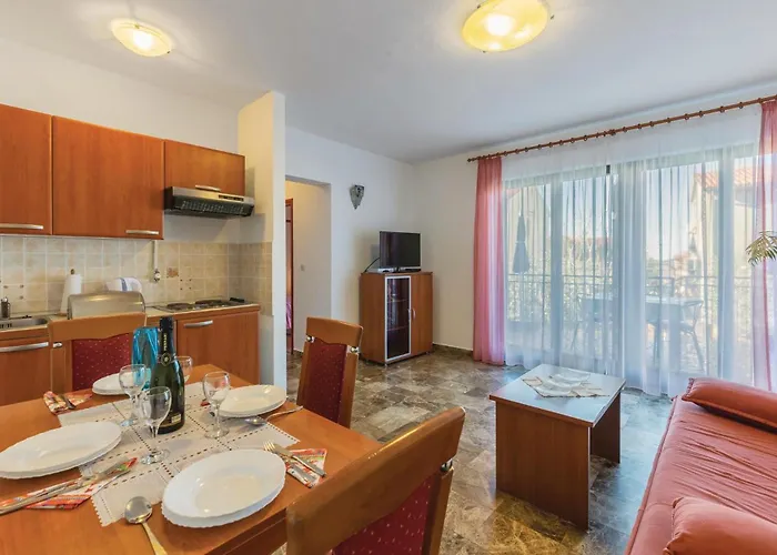 5 Bedroom Beautiful In Apartament
