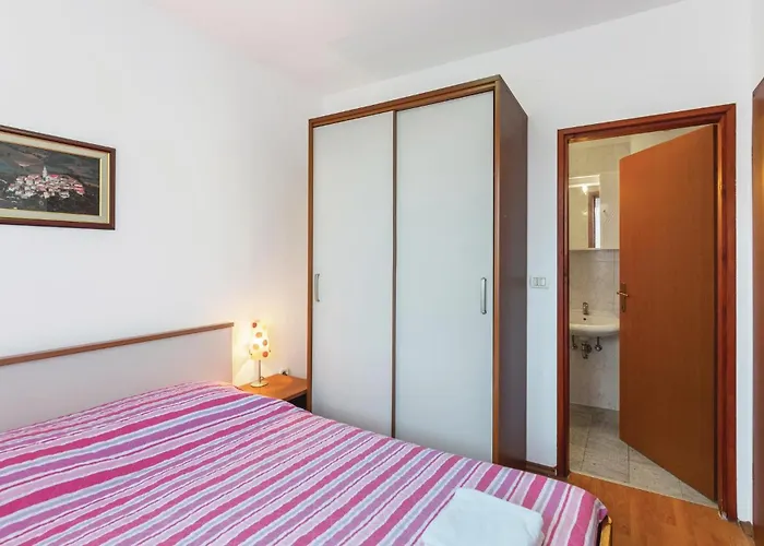 5 Bedroom Beautiful In Apartament